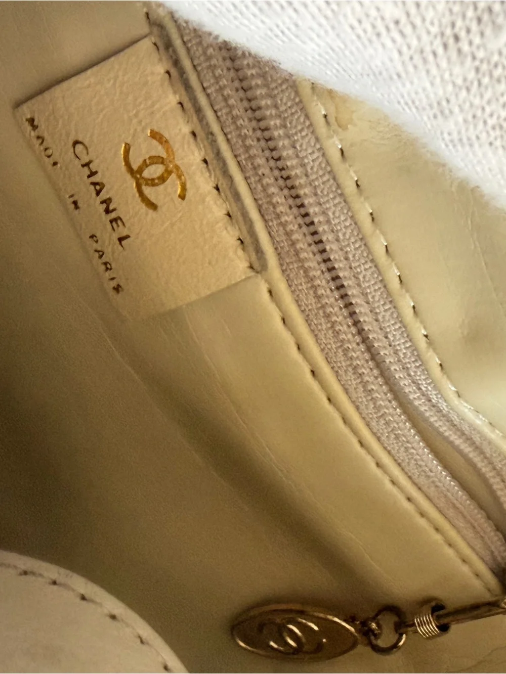CHANEL Quilted Shoulder Bag in Pearl White with Gold Hardware